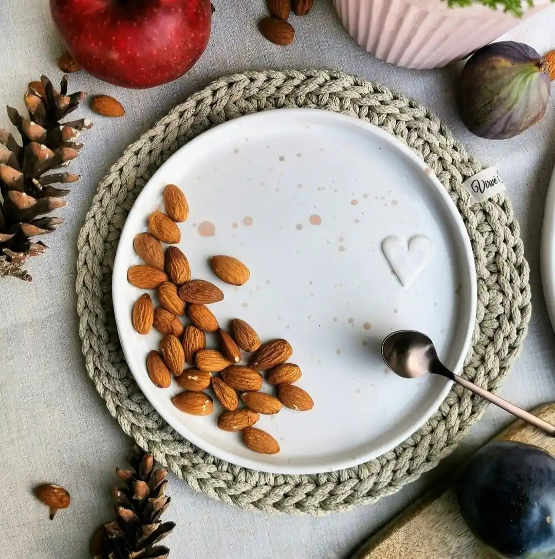 rankų darbo desertinė lėkštutė su širdele